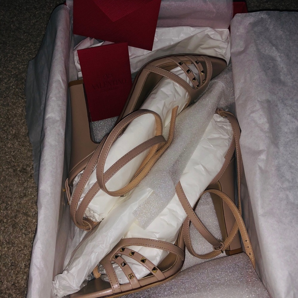 Shoes - Picture 2 of 4